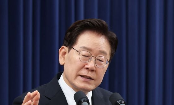 이재명 "트럼프, 먼저 북한 문제 어떻게 되어가나 물어"