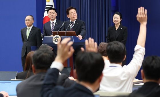 이재명 대통령 향해 쏟아지는 질문