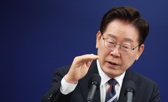 상세히 답변하는 이재명 대통령