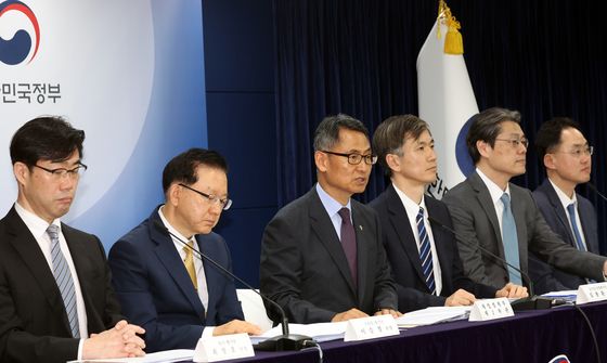 '공기업 임원 성과급 25% 자율 반납 권고'