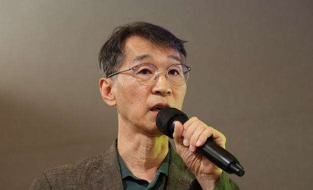 반려동물 IR데이에서 발표하는 이경호 오가노플로라 대표