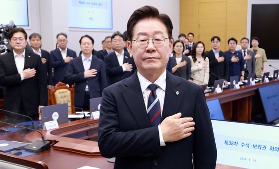 국민의례 하는 이재명 대통령