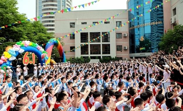 '6·1국제아동절' 보내는 북한…"즐거운 명절 하루"