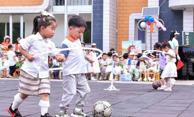 '6·1국제아동절' 보내는 北 어린이들