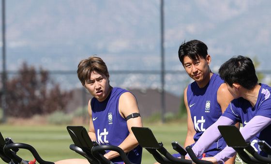 가볍게 몸푸는 손흥민·이강인