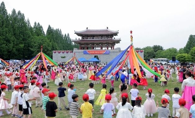 北, 국제아동절 맞아 주북 외교관들 초청 '친선 연환 모임' 개최