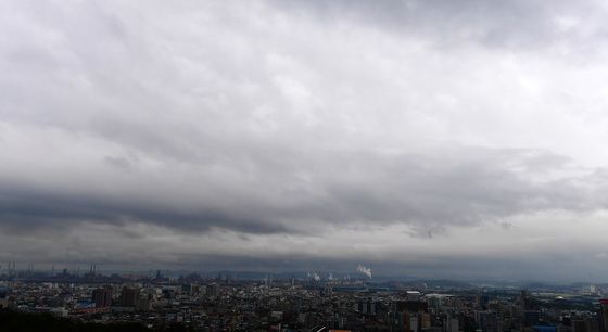 비구름에 덮인 포항