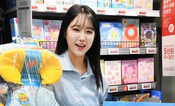 홈플러스 '물놀이 용품부터 냉면까지, 미리 만나는 시원한 가격'