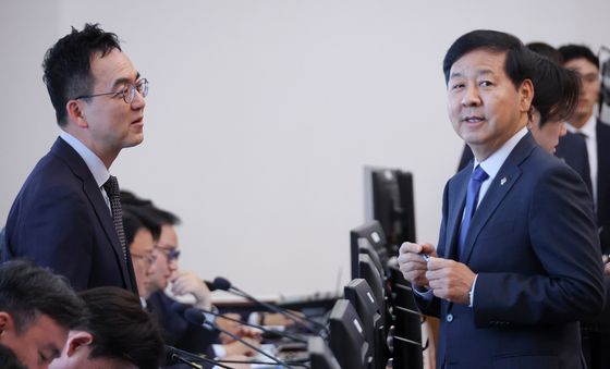 대화하는 구윤철 부총리·구자현 직무대행