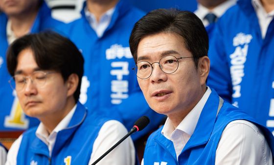 투표 참여 호소하는 정원오 민주당 서울시장 후보