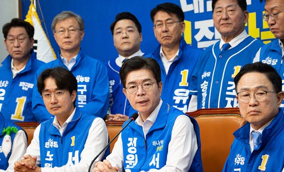 구청장 후보들과 국회 찾아 합동 기자회견 연 정원오 민주당 서울시장 후보