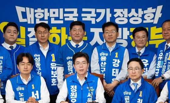정원오 민주당 서울시장 후보, 구청장 후보들과 합동 기자회견