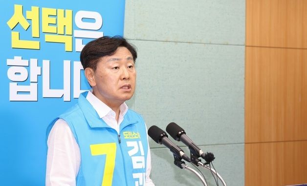 지지 호소하는 김관영 무소속 후보
