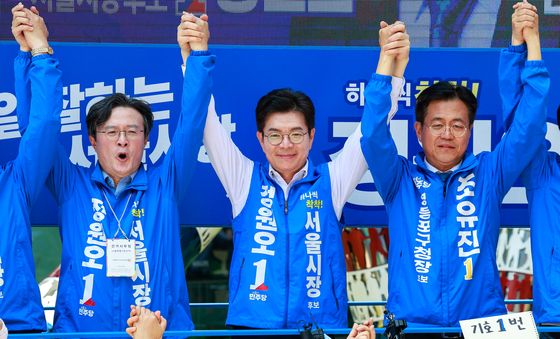 정원오, 선거 전날 집중유세 '두팔 번쩍'