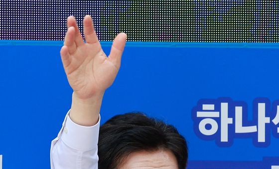 손인사하는 정원오 후보