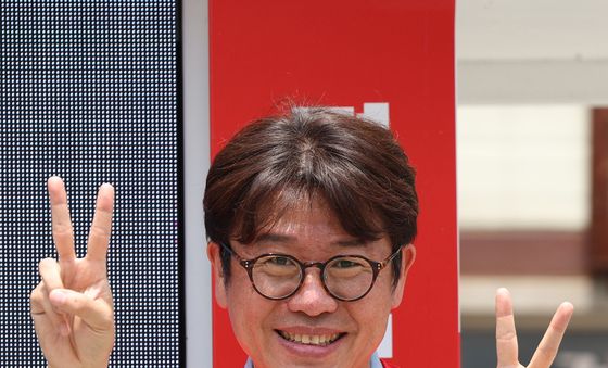 본투표 하루 앞두고 총력 유세 나선 유의동