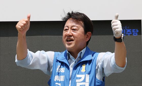 선거 막바지 유세 나선 김용남