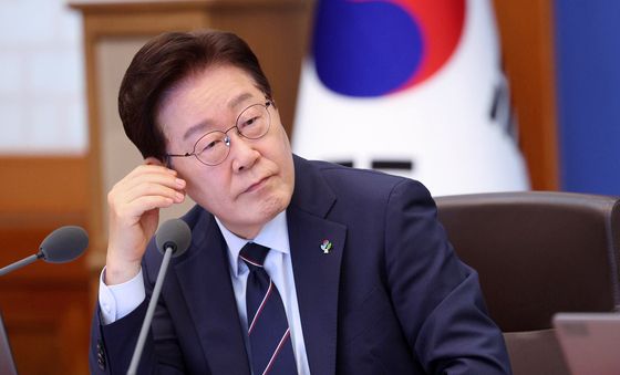 보고 받는 이재명 대통령