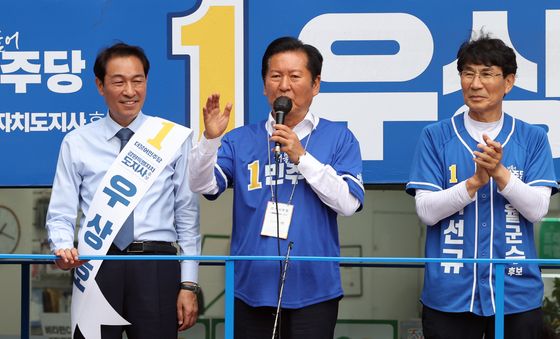 우상호 후보 지원 유세 나선 정청래 대표