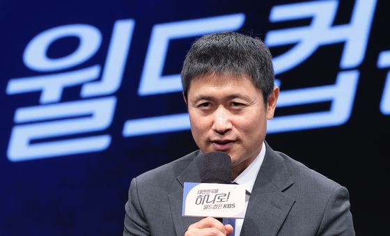 이영표 해설위원, 날카로운 눈빛