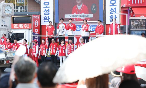당진에서 지지 호소하는 장동혁 대표