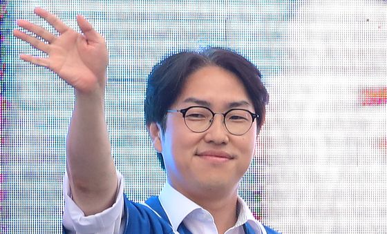 부산 북갑 보선 D-1…지지 호소하는 하정우 후보