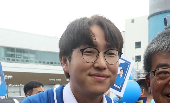 하정우 후보 '기호 1번입니다'