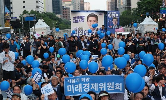 정원오 서울시장 집중유세장에 모인 지지자들