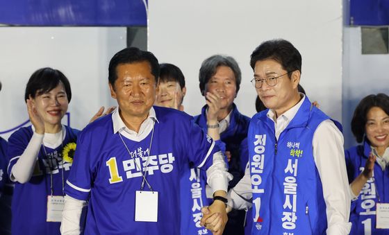 정청래 대표 손 잡은 정원오 후보