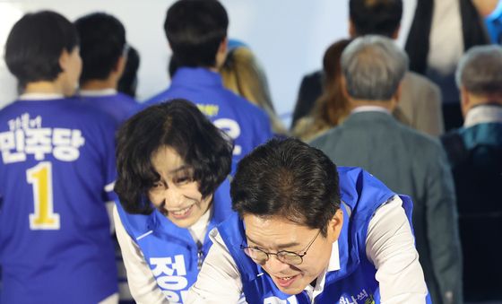 지지자 환호에 답하는 정원오 후보