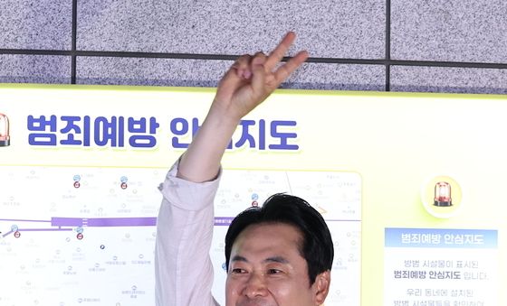 손 흔드는 장동혁 대표