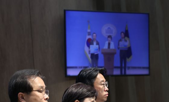 이화영 전 부지사 1심 판결 관련 기자회견하는 더불어민주당