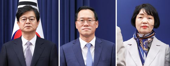 李대통령, 홍보수석 성기홍·민정수석 한찬식·사회수석 김경자 임명