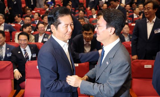인사나누는 김민석·정청래