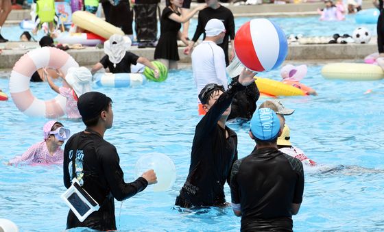 시원한 물놀이로 날리는 이른 더위