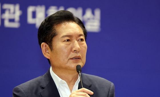 인사말하는 정청래 대표