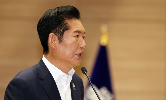인사하는 정청래 대표