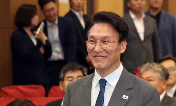 워크숍 참석하는 김민석 총리