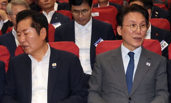 워크숍 자리한 김민석·정청래