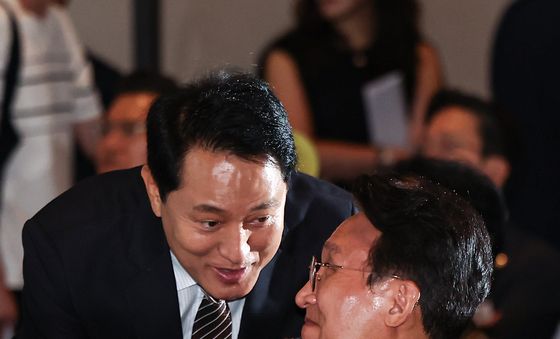 인사 나누는 김민석 총리와 오세훈 시장