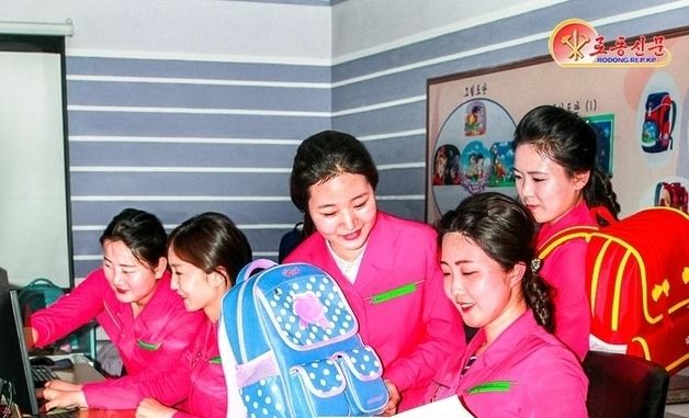 北, 평양가방공장 조명…"당의 숭고한 후대관"