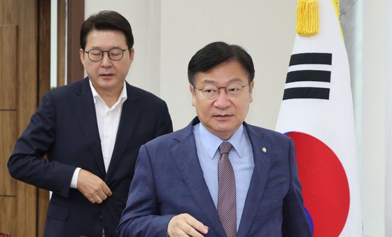 최고위 참석하는 정점식 원내대표