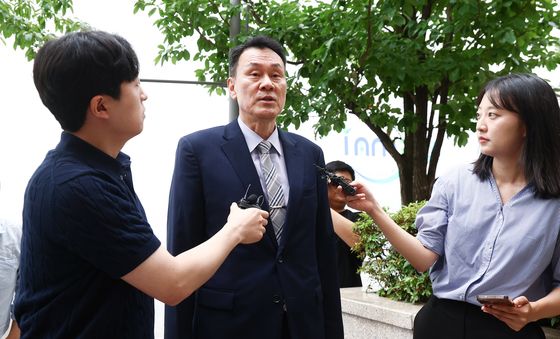 종합특검 2차 소환 조사 출석한 김명수 전 합참 의장