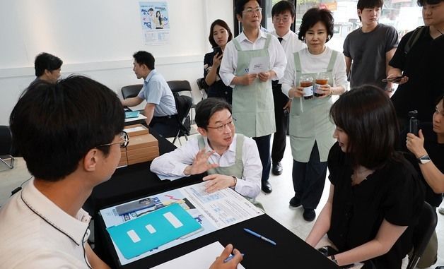 청년미래적금 홍보 나선 이억원 금융위원장