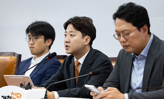 모두 발언하는 이준석 대표