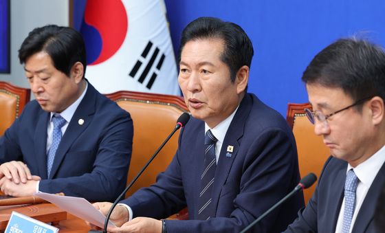 발언하는 정청래 대표