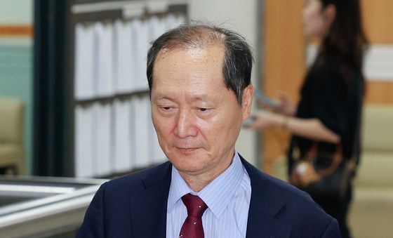 이완규 전 법제처장, '국회 위증 혐의' 1심 선고 공판 출석