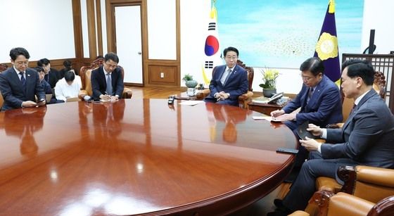 국회의장, 여야 원내대표 회동