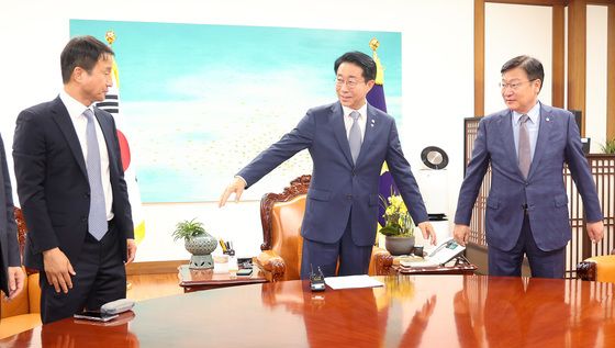 원 구성 협상 주재하는 조정식 의장