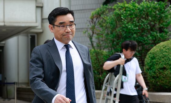 인터뷰 마친 장우성 특검보